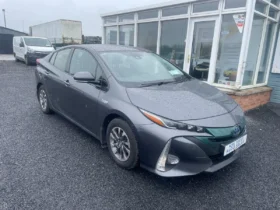 2018 PRUIS BUS-ED + HYBRID CVT