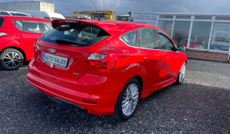 
								Ford Focus 2014 1.0 ECO BOOST full									