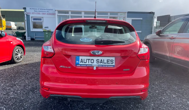 
								Ford Focus 2014 1.0 ECO BOOST full									